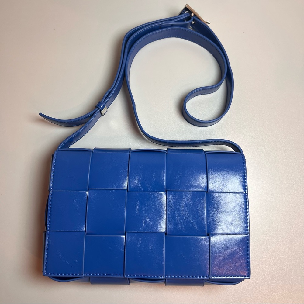 Blue Genuine Leather Brooklyn Basket Handbag with a removable cardholder.